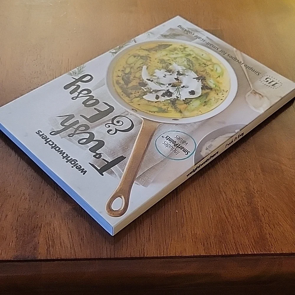 ● NWOT: Weight Watchers Fresh & Easy Cookbook